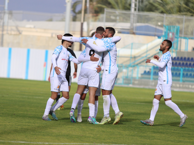 שחקני אום אל פחם חוגגים (דאפר מחאמיד)